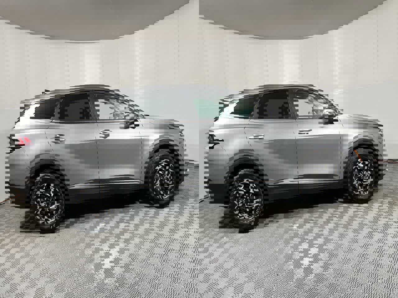 Used 2024 Kia Sportage LX image 9