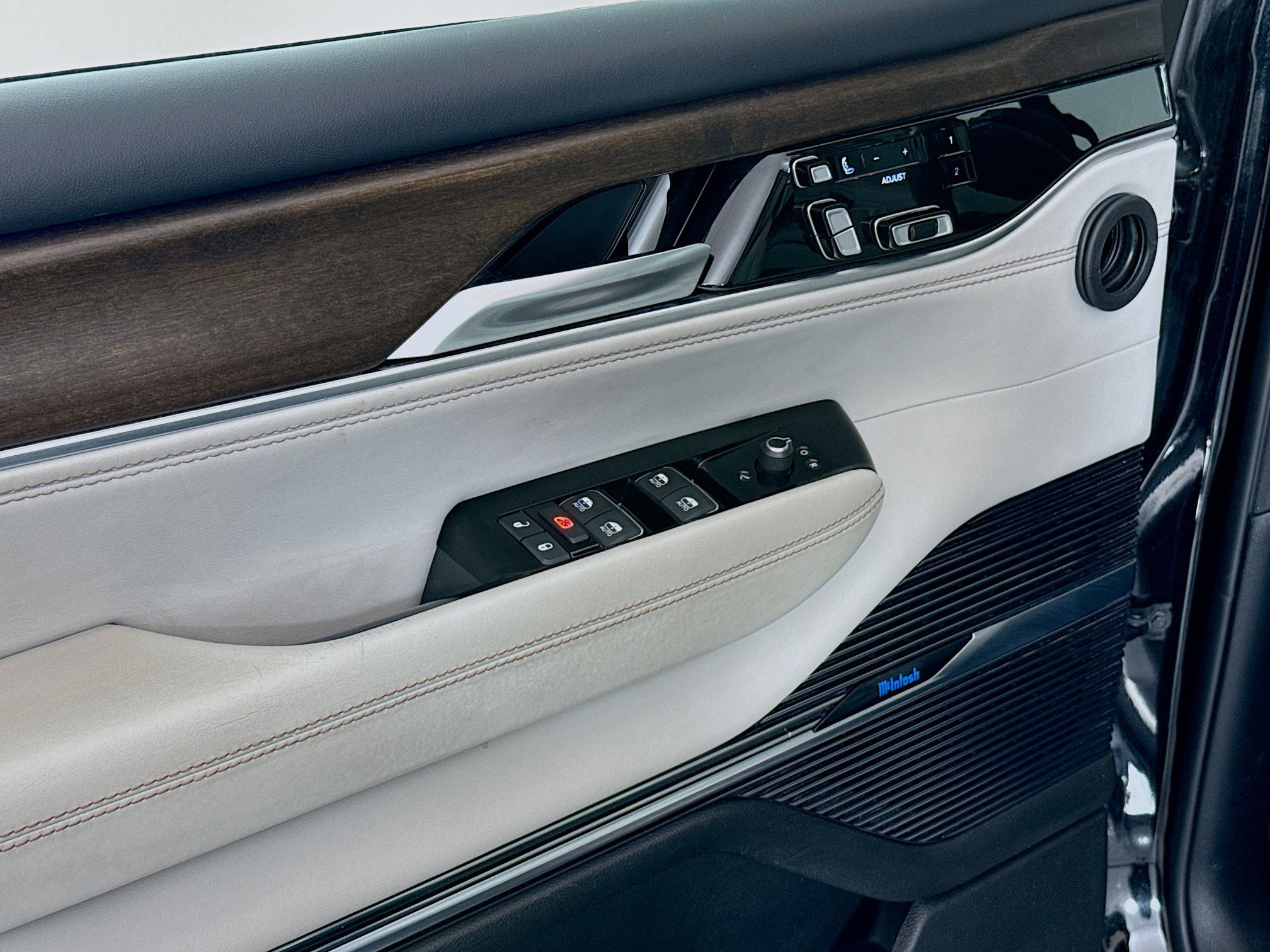 Used 2024 Jeep Grand Wagoneer L 4WD image 20