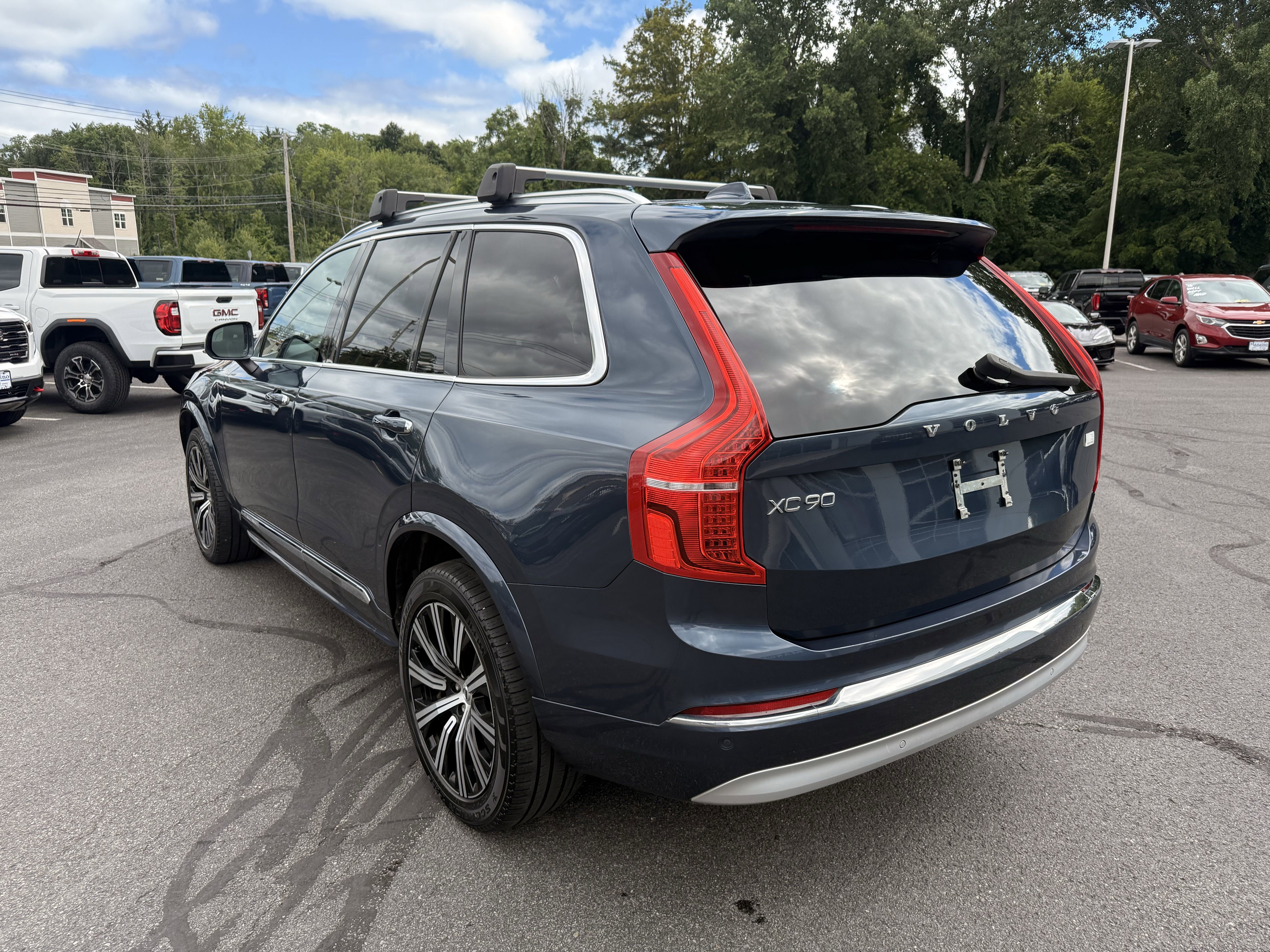 Used 2022 Volvo XC90 T8 Inscription image 3