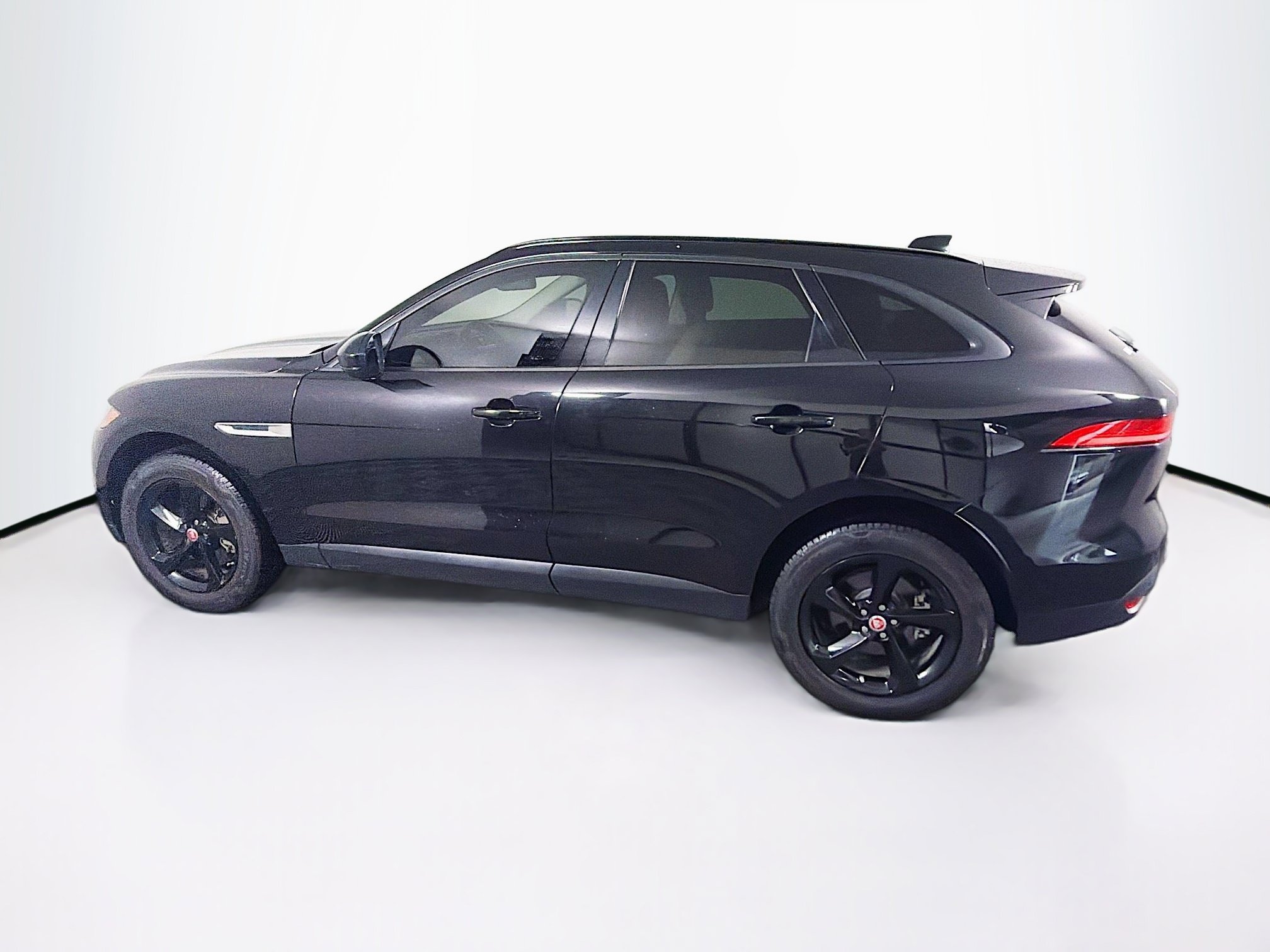 Used 2017 Jaguar F-PACE Premium AWD/4WD image 4