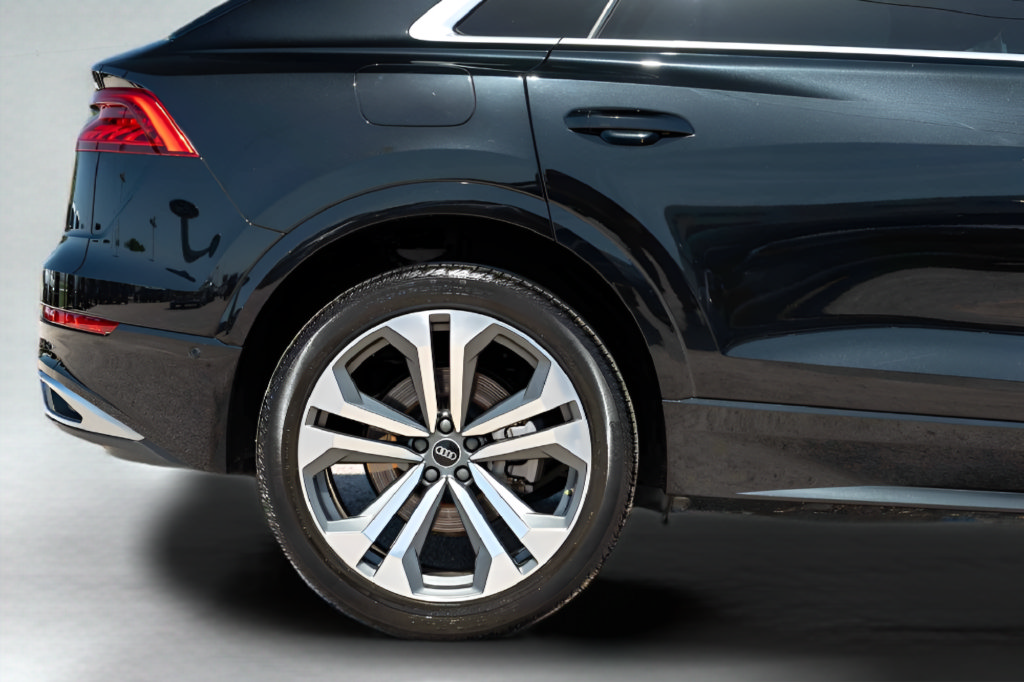 Used 2022 Audi Q8 Prestige w/ Prestige Package AWD/4WD image 6
