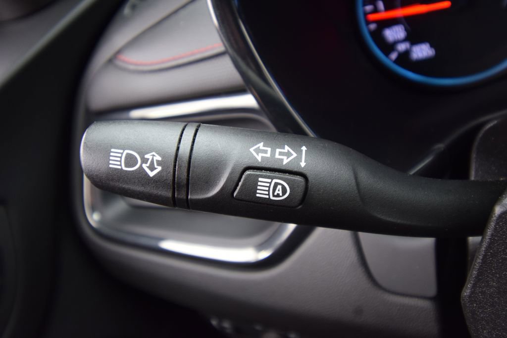 Used 2022 Chevrolet Equinox RS w/ Infotainment Package image 37