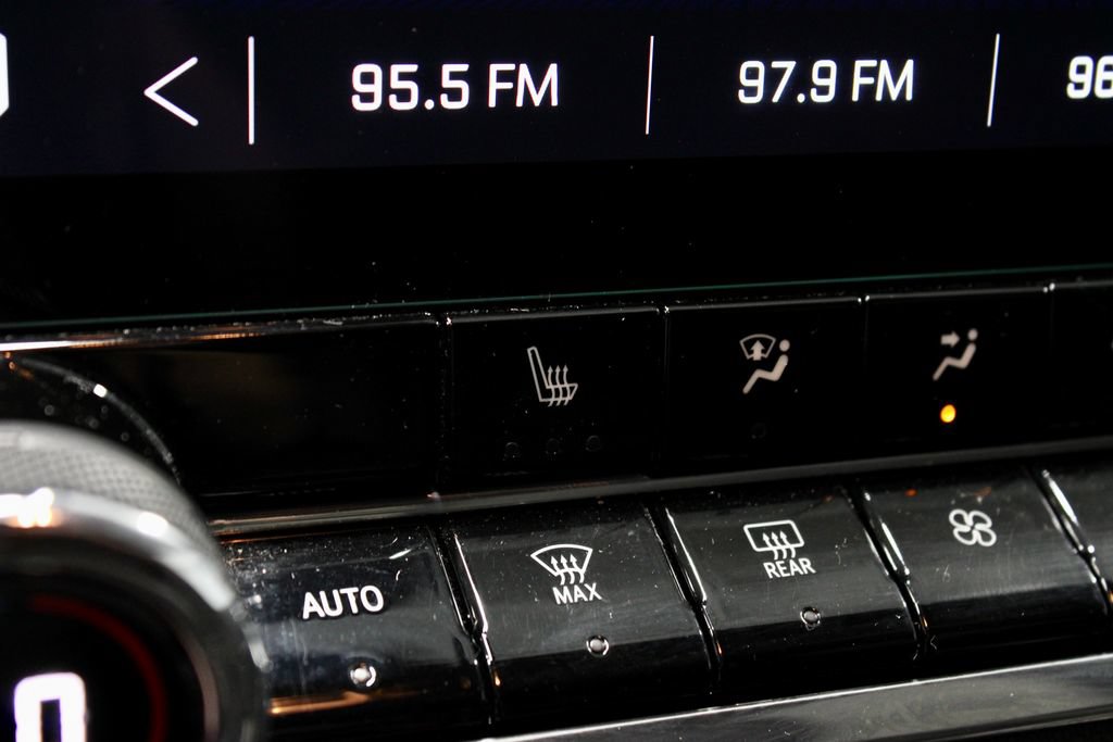 Used 2025 Chevrolet Colorado Trail Boss AWD/4WD image 5