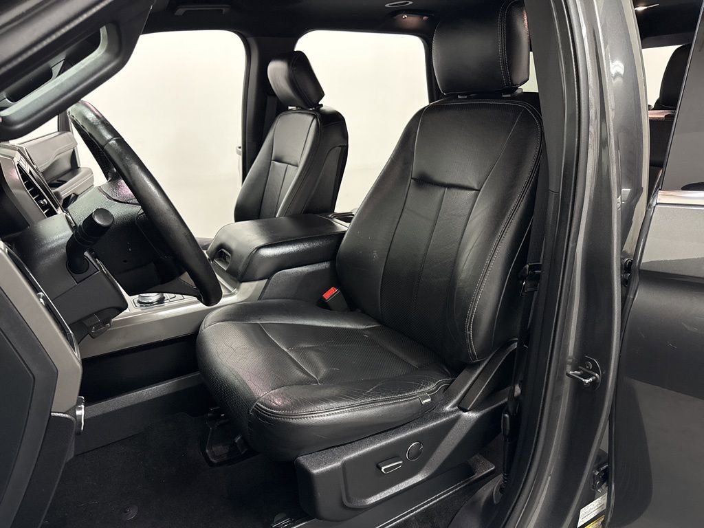 Used 2019 Ford Expedition XLT image 12