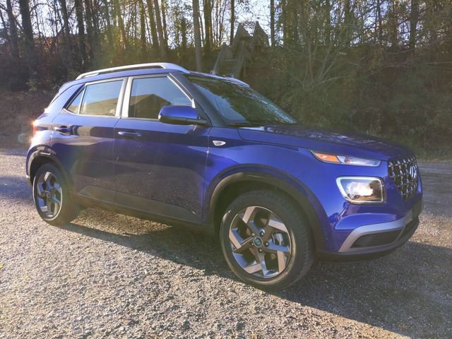 Used 2021 Hyundai Venue SEL FWD image 2