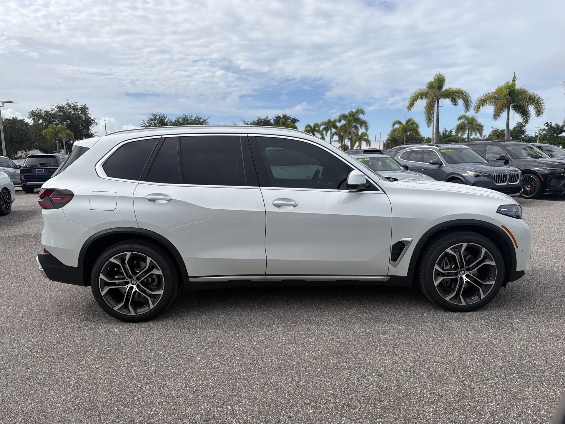 New 2026 BMW X5 xDrive40i AWD/4WD image 3