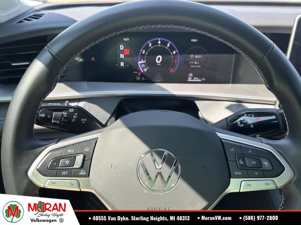 Certified 2025 Volkswagen Tiguan SE w/ Panoramic Sunroof Package AWD/4WD image 22