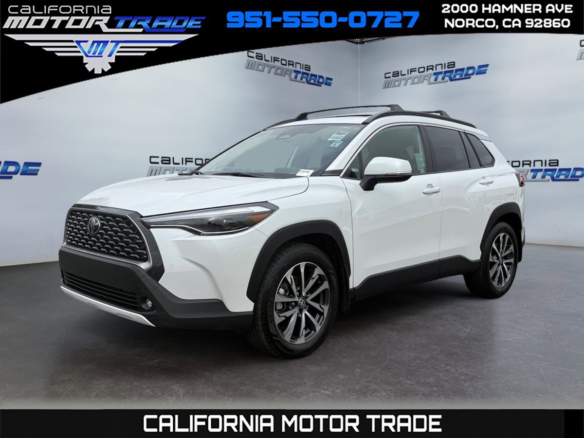 Used 2024 Toyota Corolla Cross XLE image 1