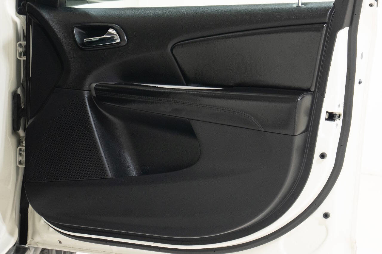 Used 2020 Dodge Journey SE w/ SE Popular Equipment Group FWD image 19