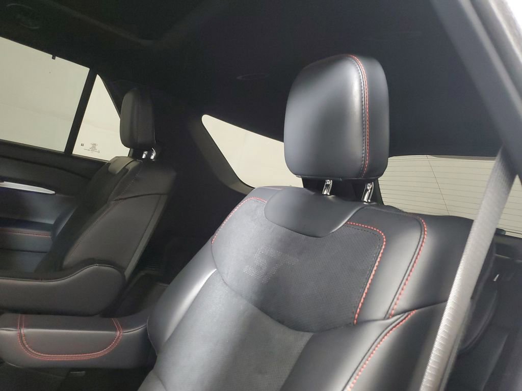 Used 2025 Ford Explorer ST image 12