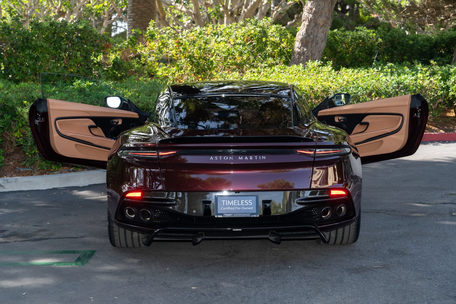Used 2020 Aston Martin DBS Superleggera RWD image 3