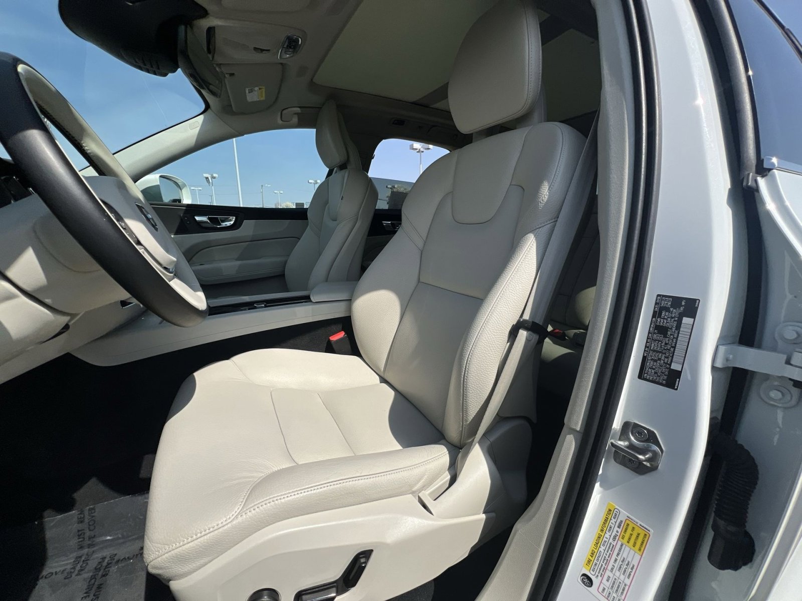 Used 2018 Volvo XC60 T6 Momentum image 13