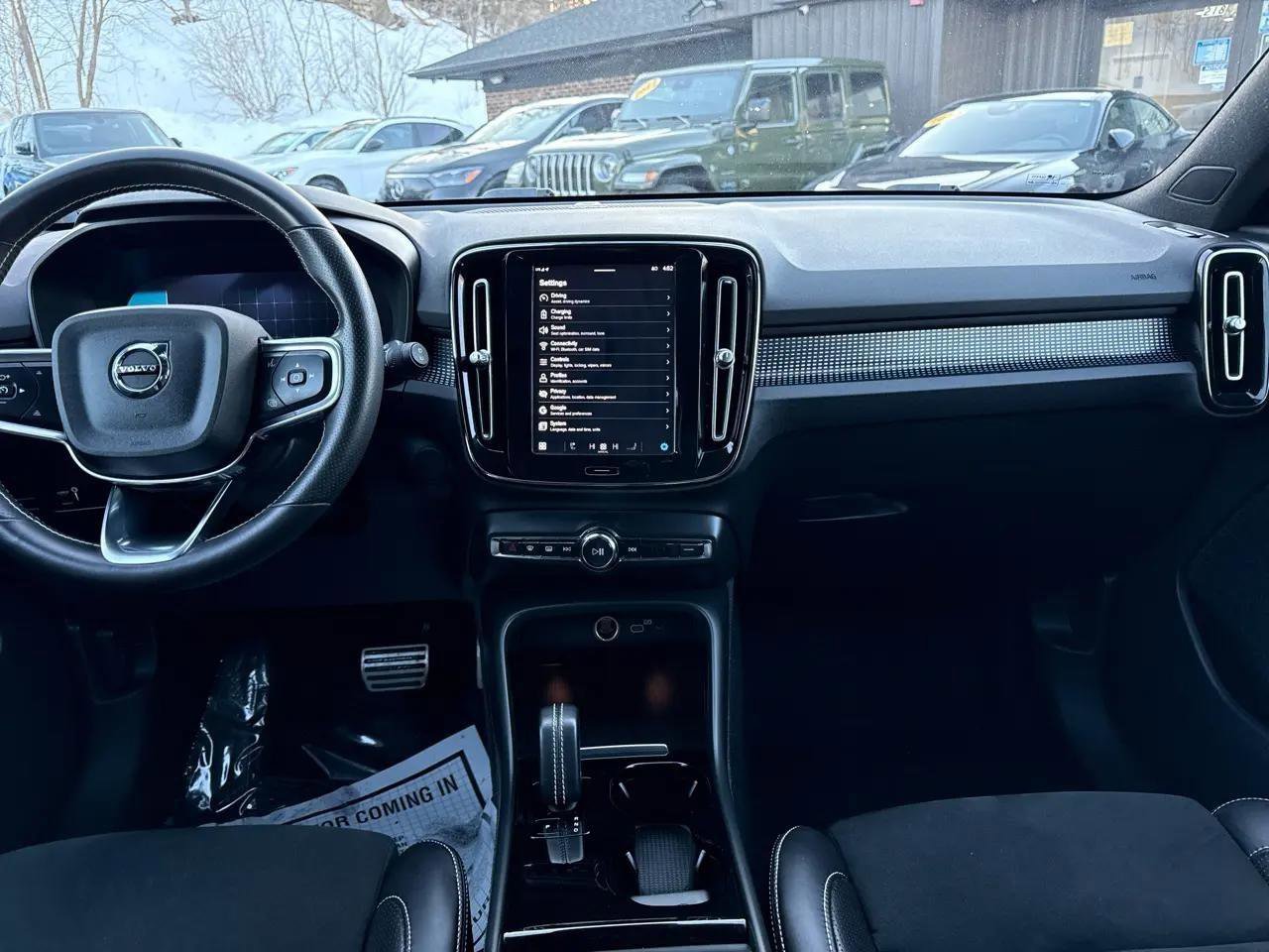 Used 2021 Volvo XC40 P8 Recharge w/ Climate Package image 51