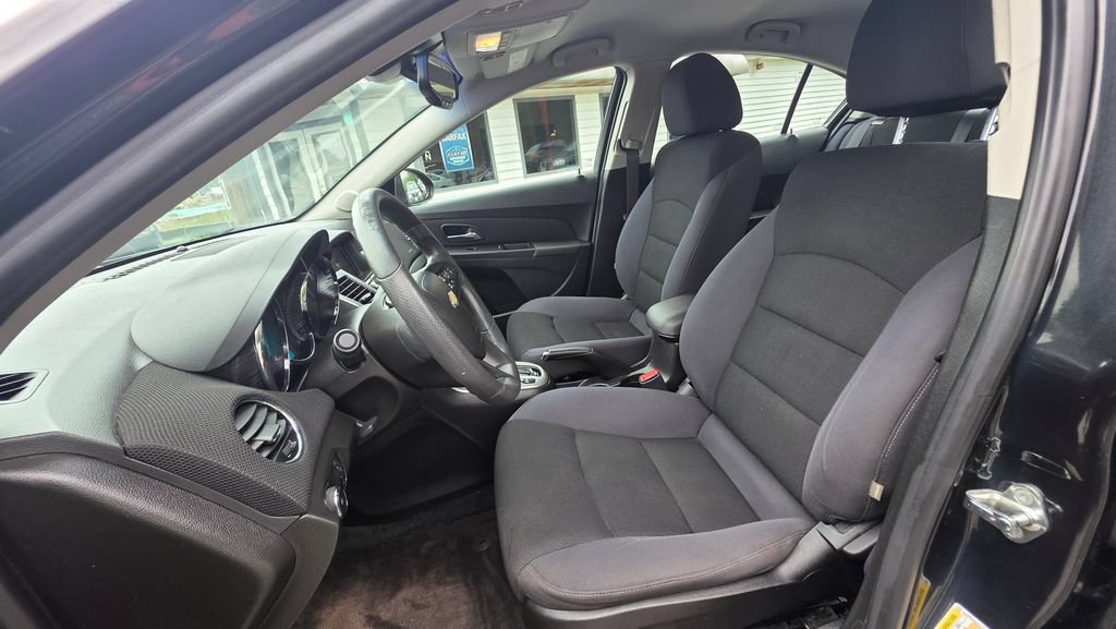 Used 2016 Chevrolet Cruze LT FWD image 10