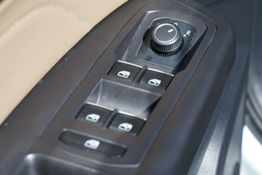 Used 2023 Volkswagen Atlas Cross Sport SE image 16