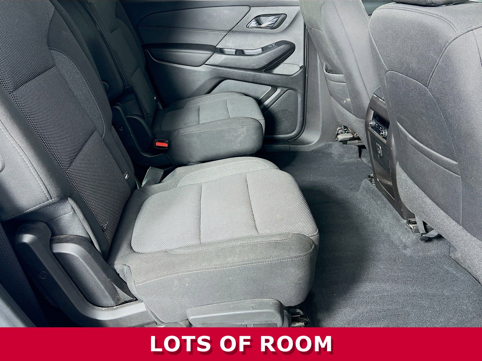 Used 2022 Chevrolet Traverse LT image 23