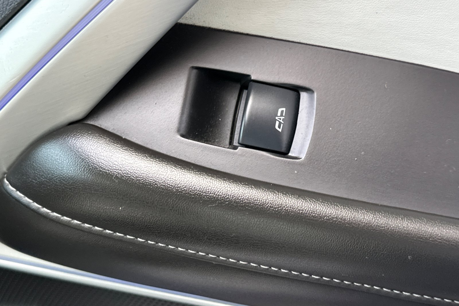 Used 2016 Chevrolet Camaro LT RWD image 21