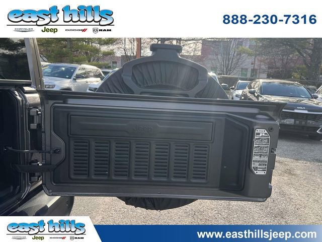 Used 2025 Jeep Wrangler Sahara w/ Safety Group AWD/4WD image 13