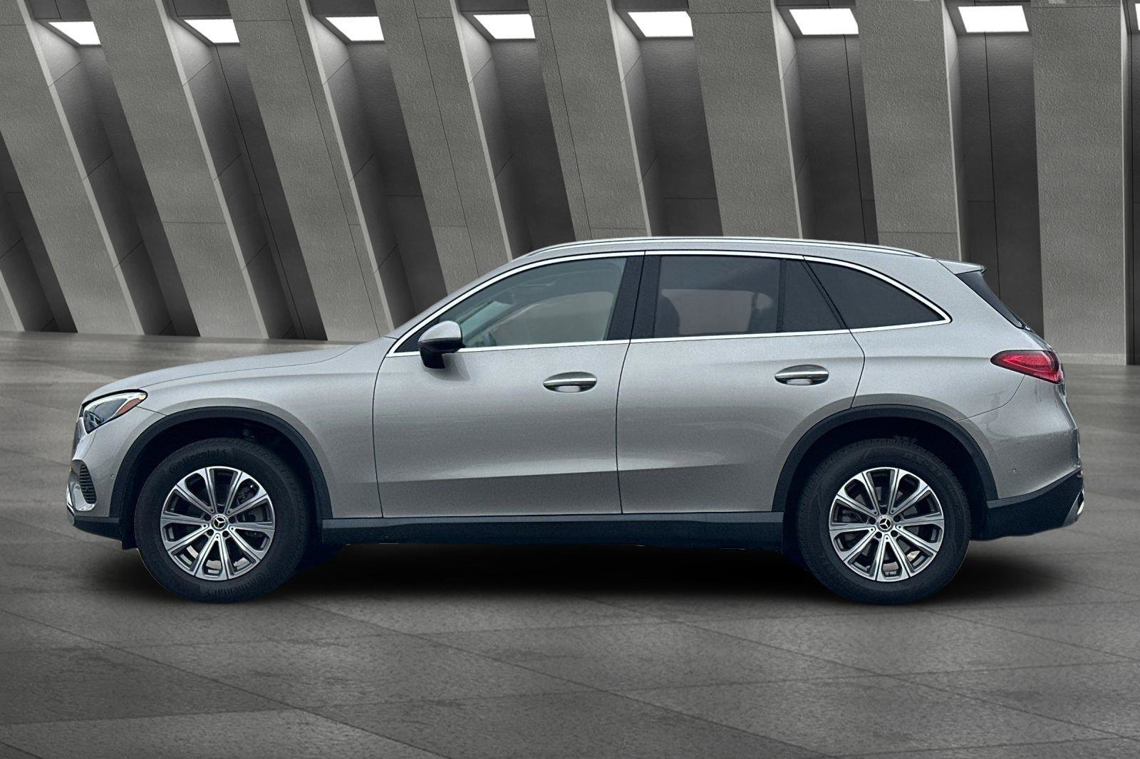 Used 2024 Mercedes-Benz GLC 300 w/ Winter Package image 8