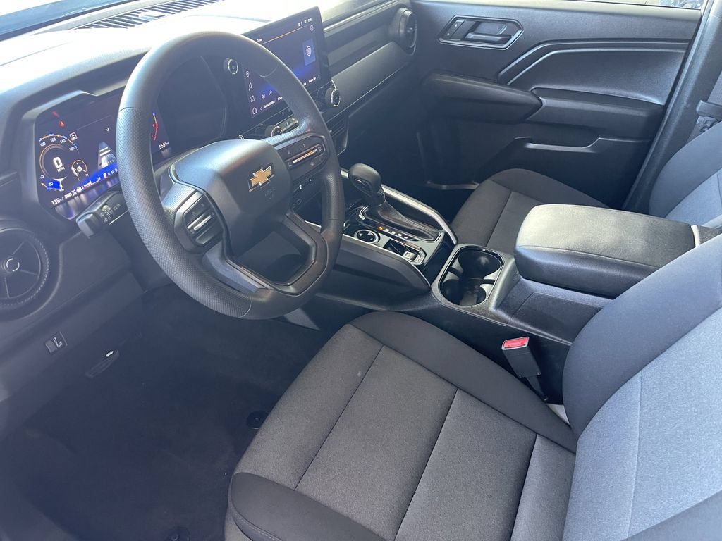 Used 2025 Chevrolet Colorado W/T AWD/4WD image 5