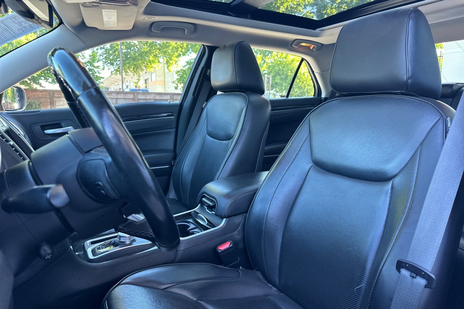 Used 2018 Chrysler 300 Limited w/ Safetytec Plus Group RWD image 23