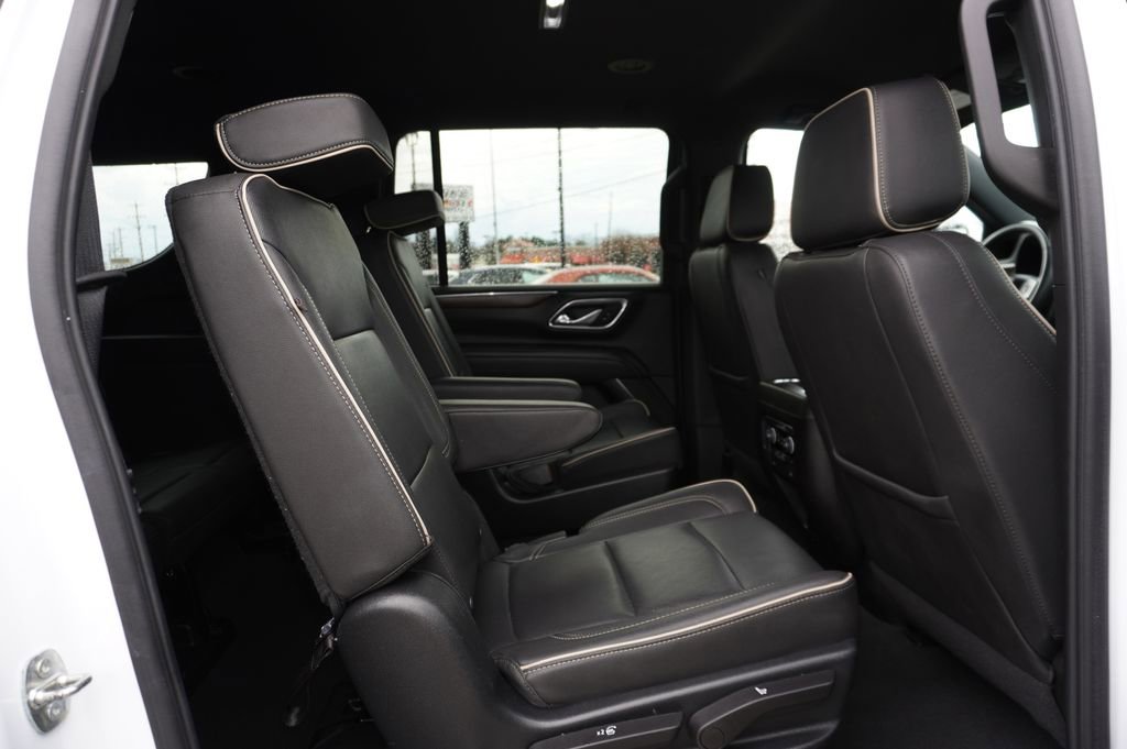 Used 2023 Chevrolet Suburban Premier image 30