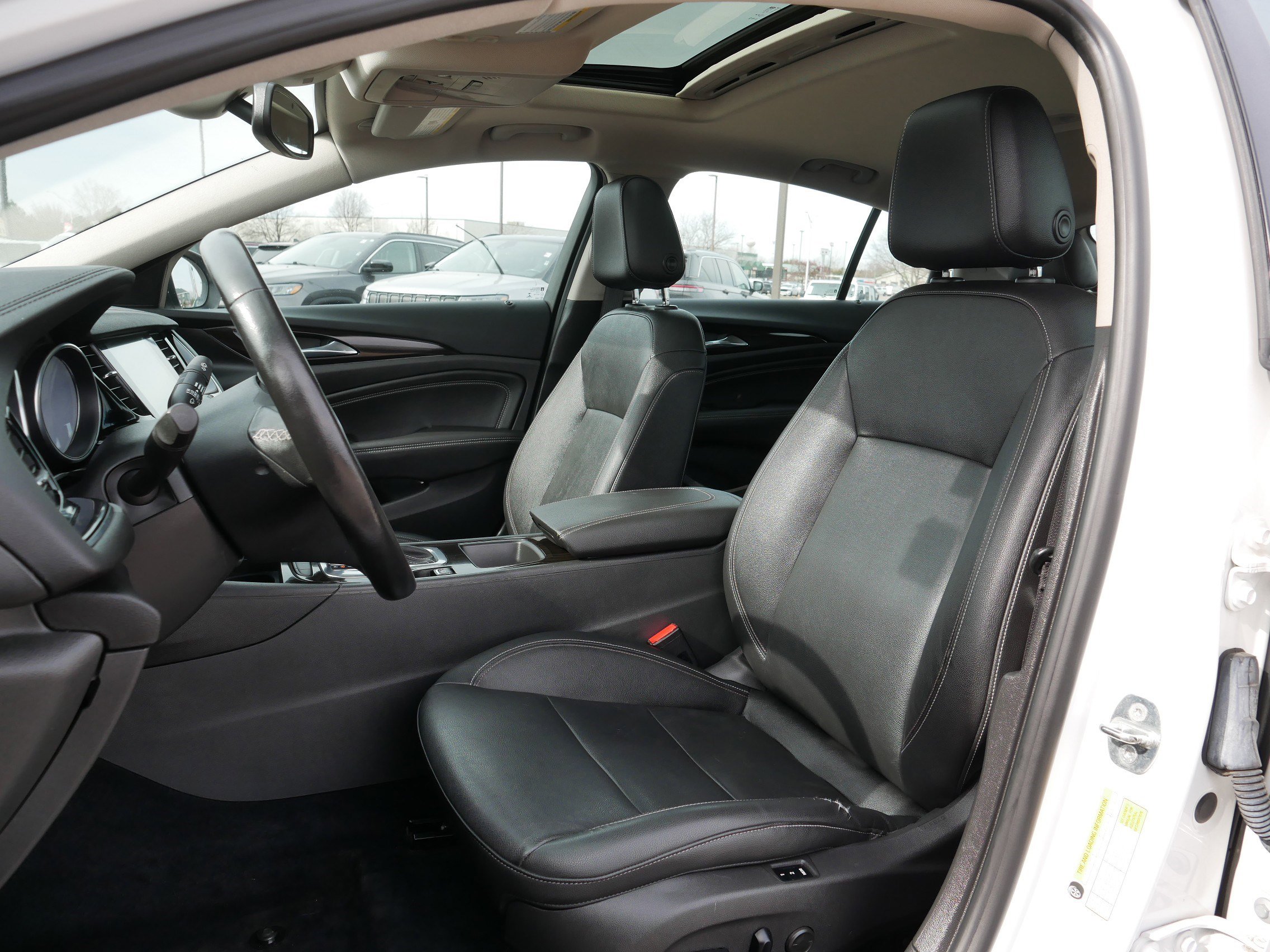 Used 2018 Buick Regal Essence w/ Driver Confidence Package #1 image 34