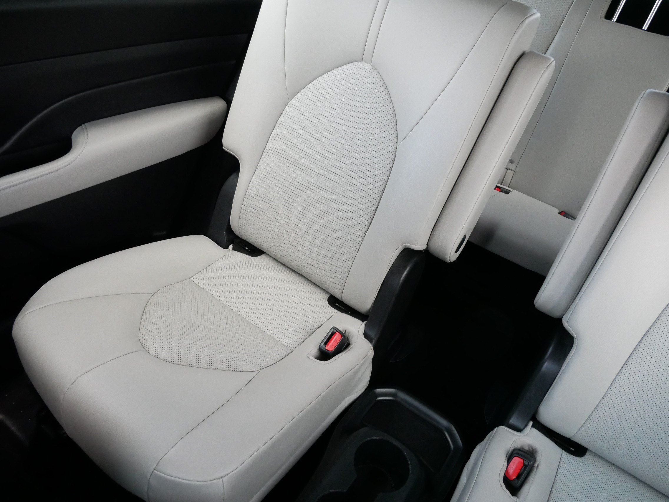 Used 2024 Toyota Grand Highlander AWD image 12