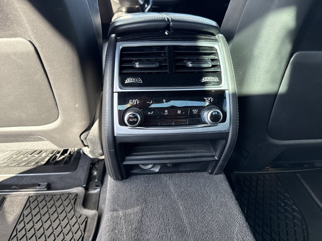 Used 2022 BMW 750i xDrive w/ M Sport Package AWD/4WD image 27