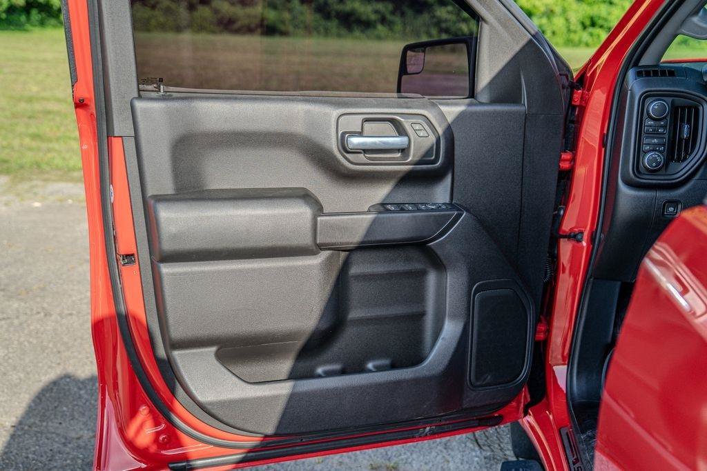 Used 2019 Chevrolet Silverado 1500 Custom w/ Custom Value Package AWD/4WD image 11