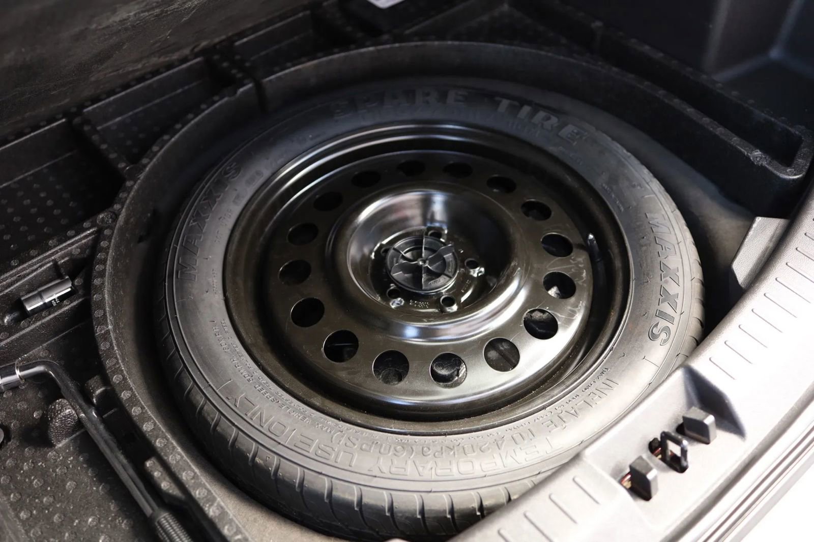 Used 2017 Ford Escape SE w/ SE Leather Comfort Package image 33