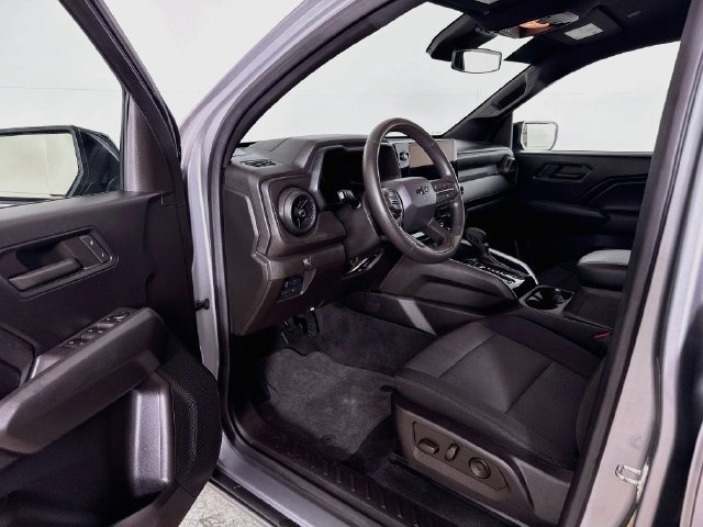 Used 2023 Chevrolet Colorado Trail Boss w/ Technology Package AWD/4WD image 3