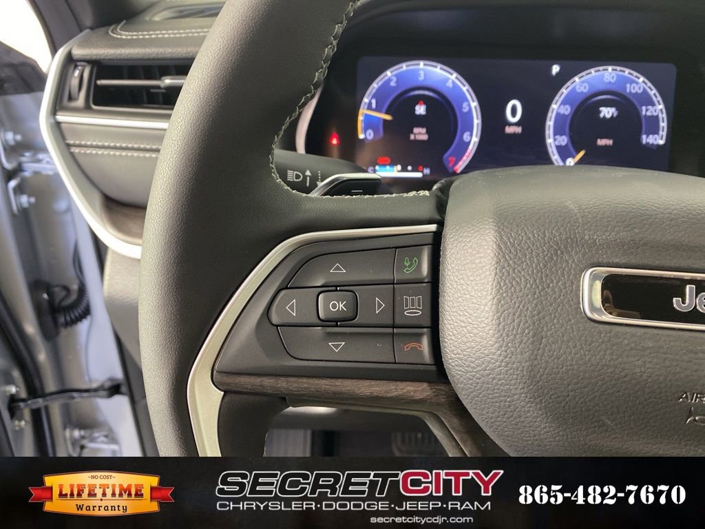 New 2025 Jeep Grand Cherokee Limited w/ Black Appearance Package image 16
