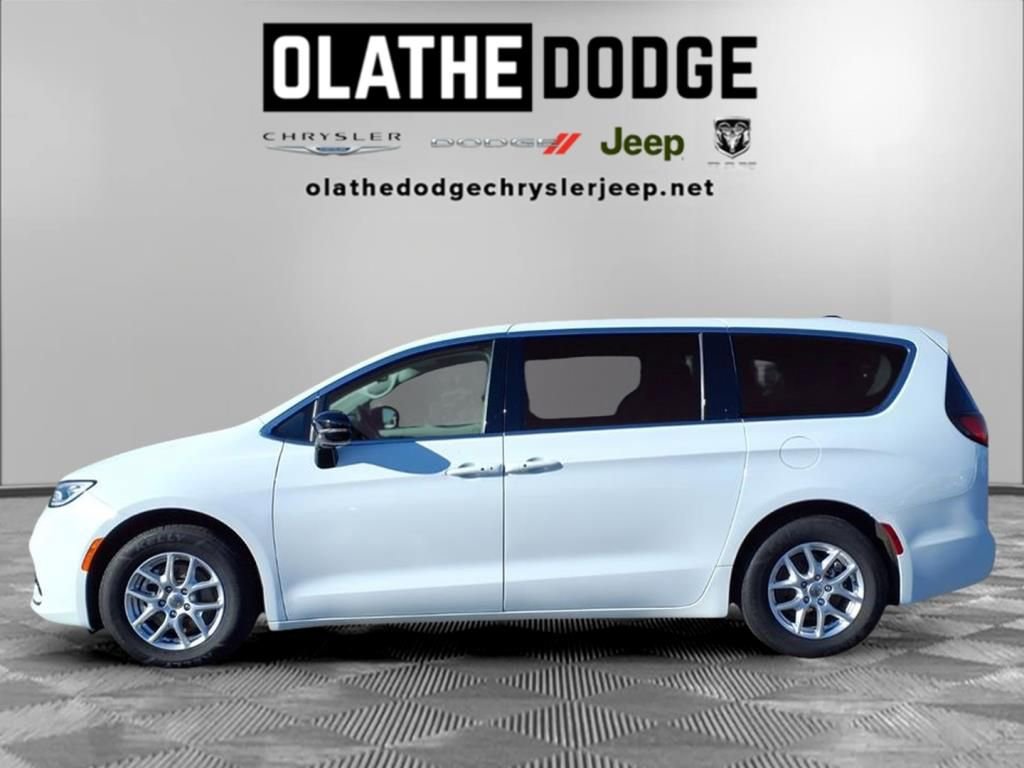 Certified 2024 Chrysler Pacifica Touring-L image 18