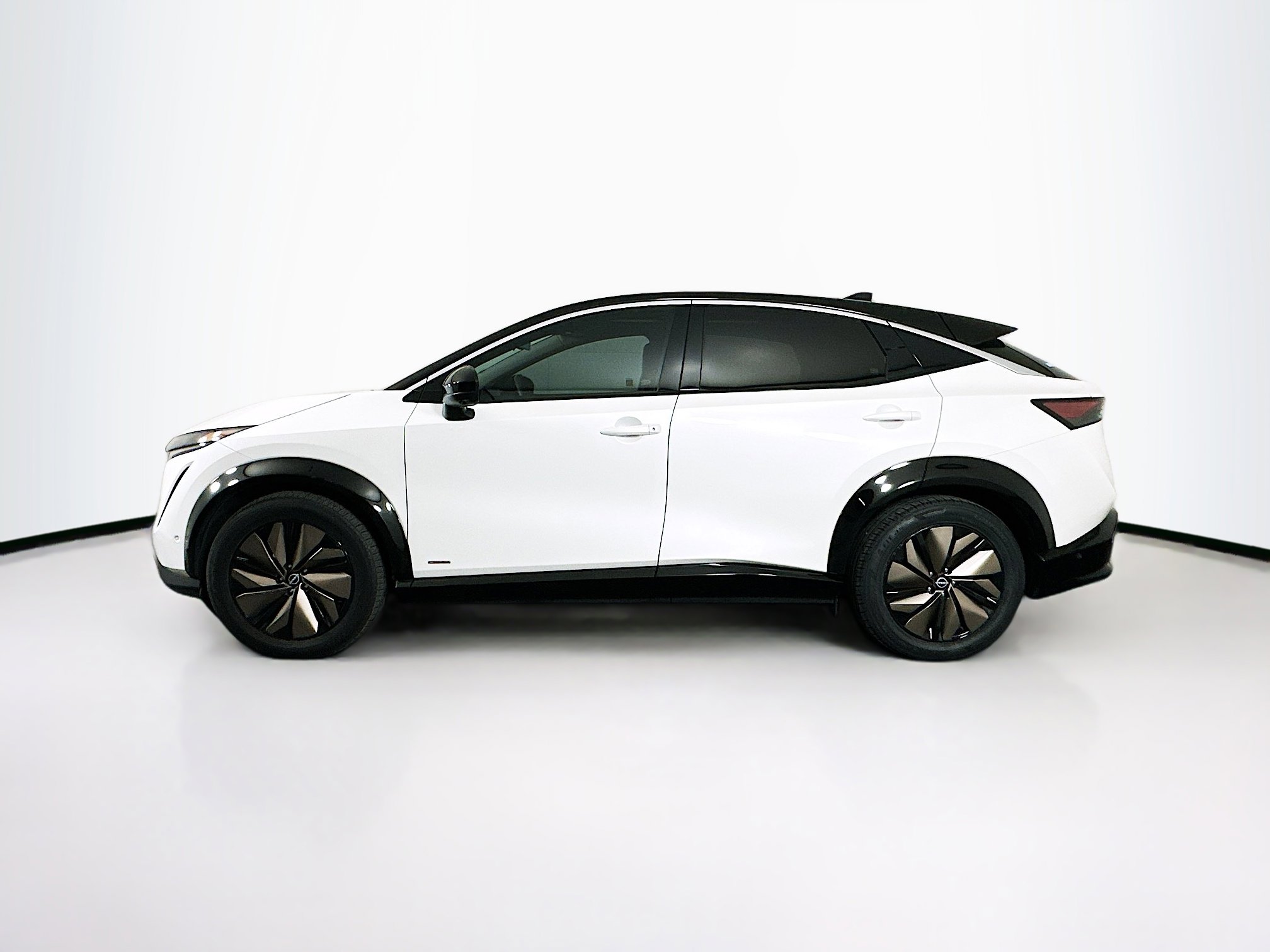 Used 2023 Nissan Ariya FWD image 4