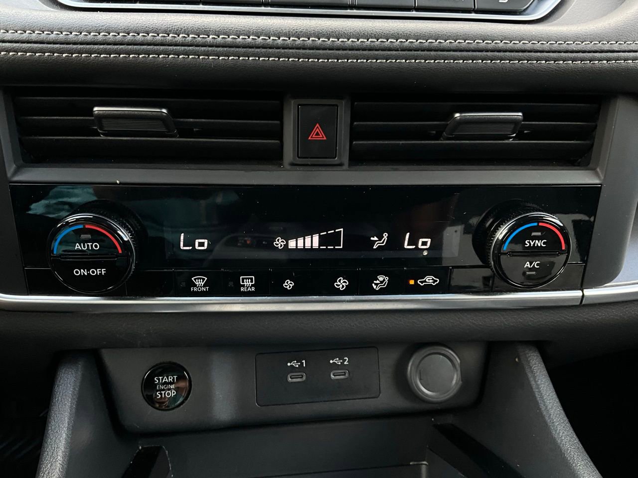 Used 2025 Nissan Rogue SV image 28