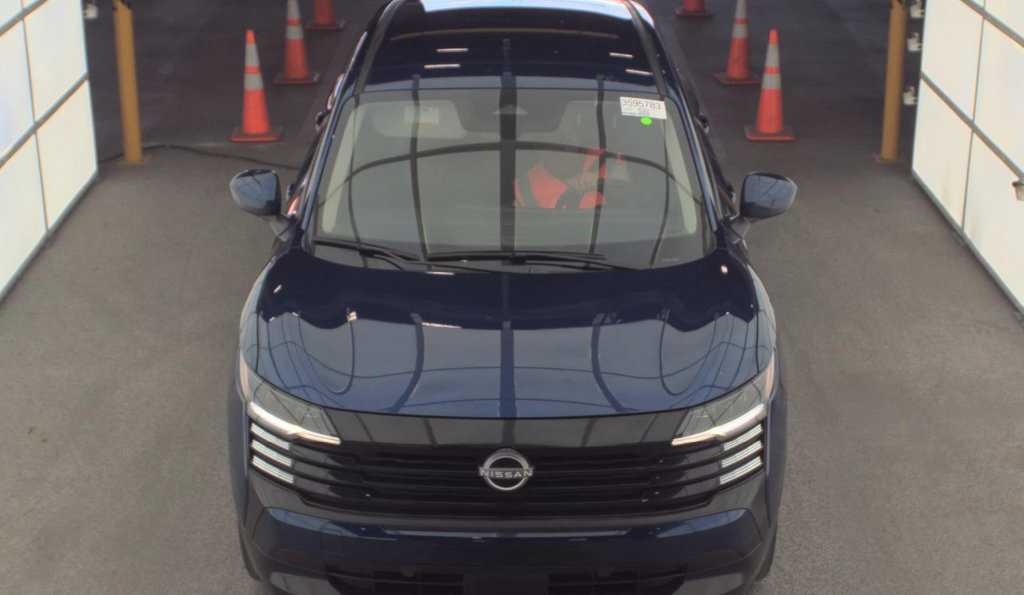 Used 2025 Nissan Kicks SV FWD video 3