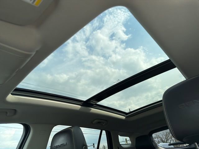 Used 2018 GMC Terrain Denali w/ Advanced Safety Package image 32