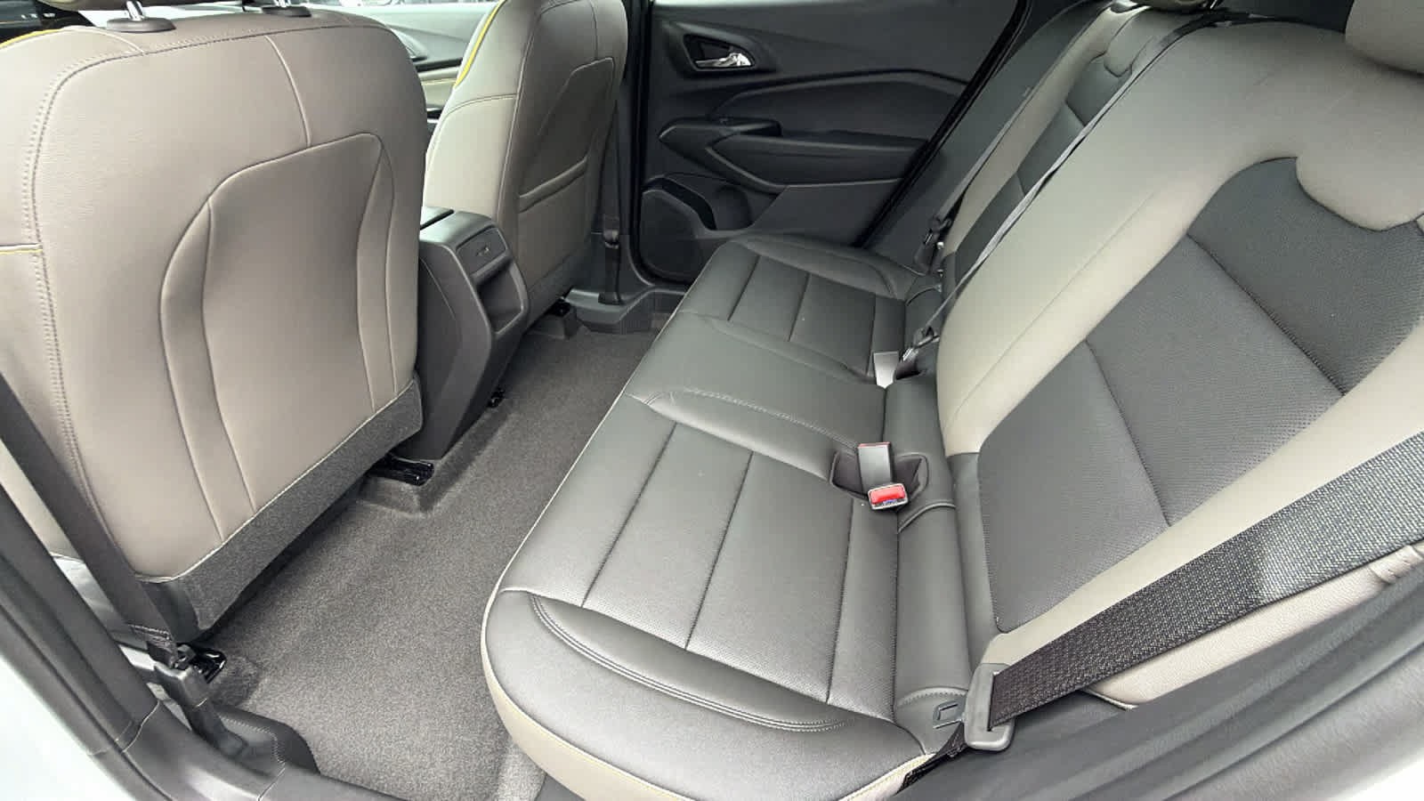 New 2026 Chevrolet Trax ACTIV w/ Sunroof Package FWD image 24