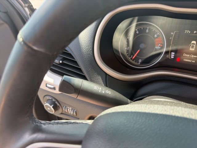 Used 2017 Jeep Cherokee Latitude w/ Safety/Convenience Group image 19