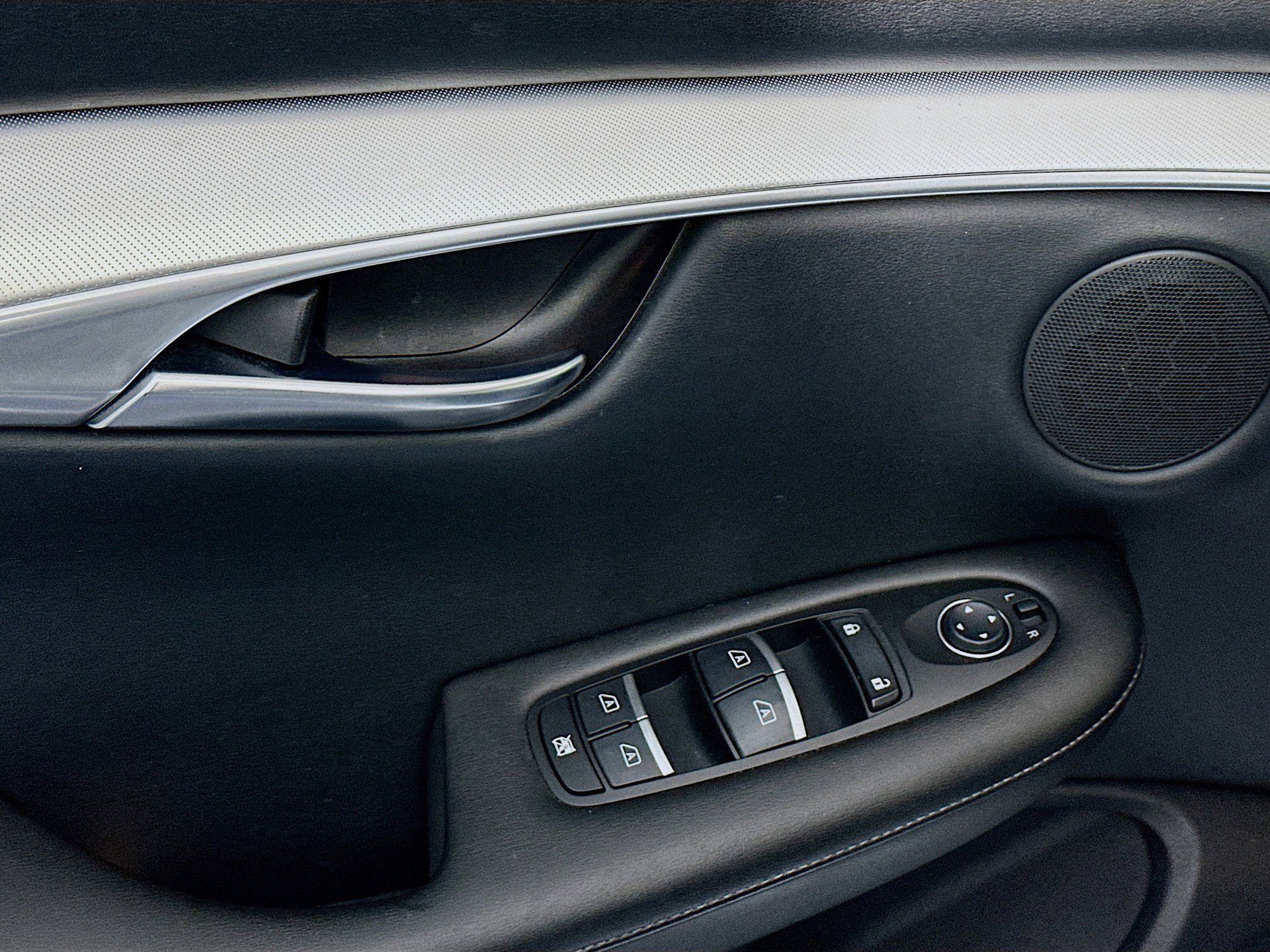 Used 2019 INFINITI QX50 Luxe w/ Navigation Package image 15