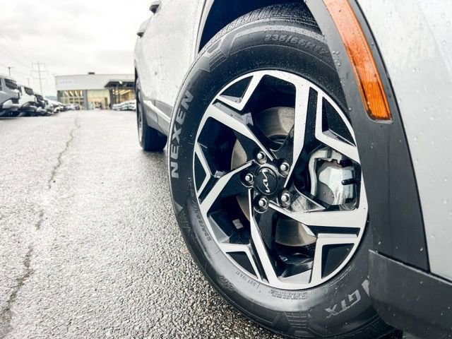 Certified 2024 Kia Sportage LX image 2