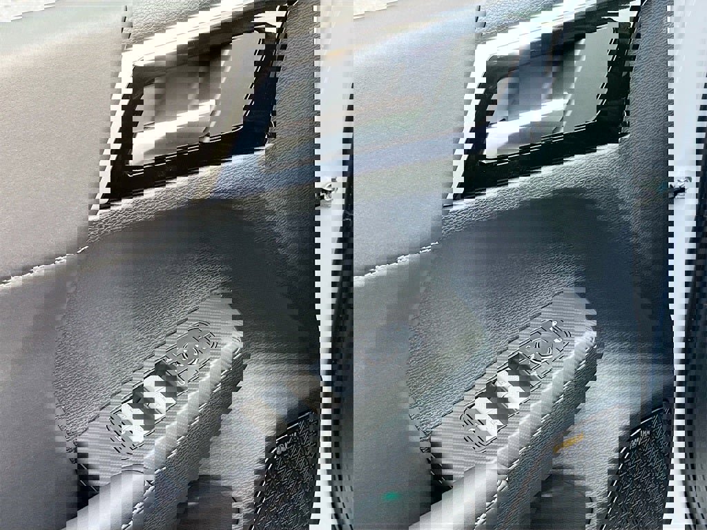 New 2025 Mitsubishi Outlander SE image 17