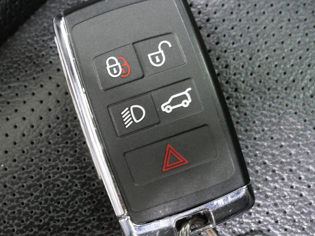 Used 2024 Jaguar F-PACE R-Dynamic S image 29