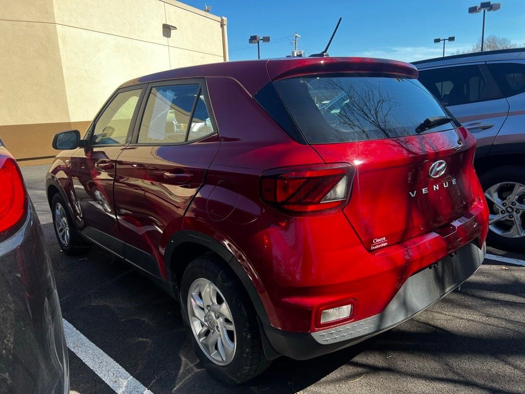 Certified 2023 Hyundai Venue SE image 4