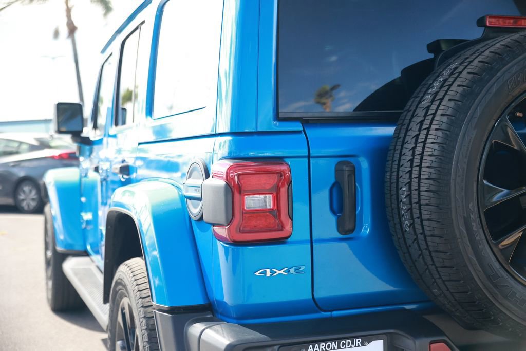 Used 2021 Jeep Wrangler Unlimited Sahara w/ Cold Weather Group AWD/4WD image 13