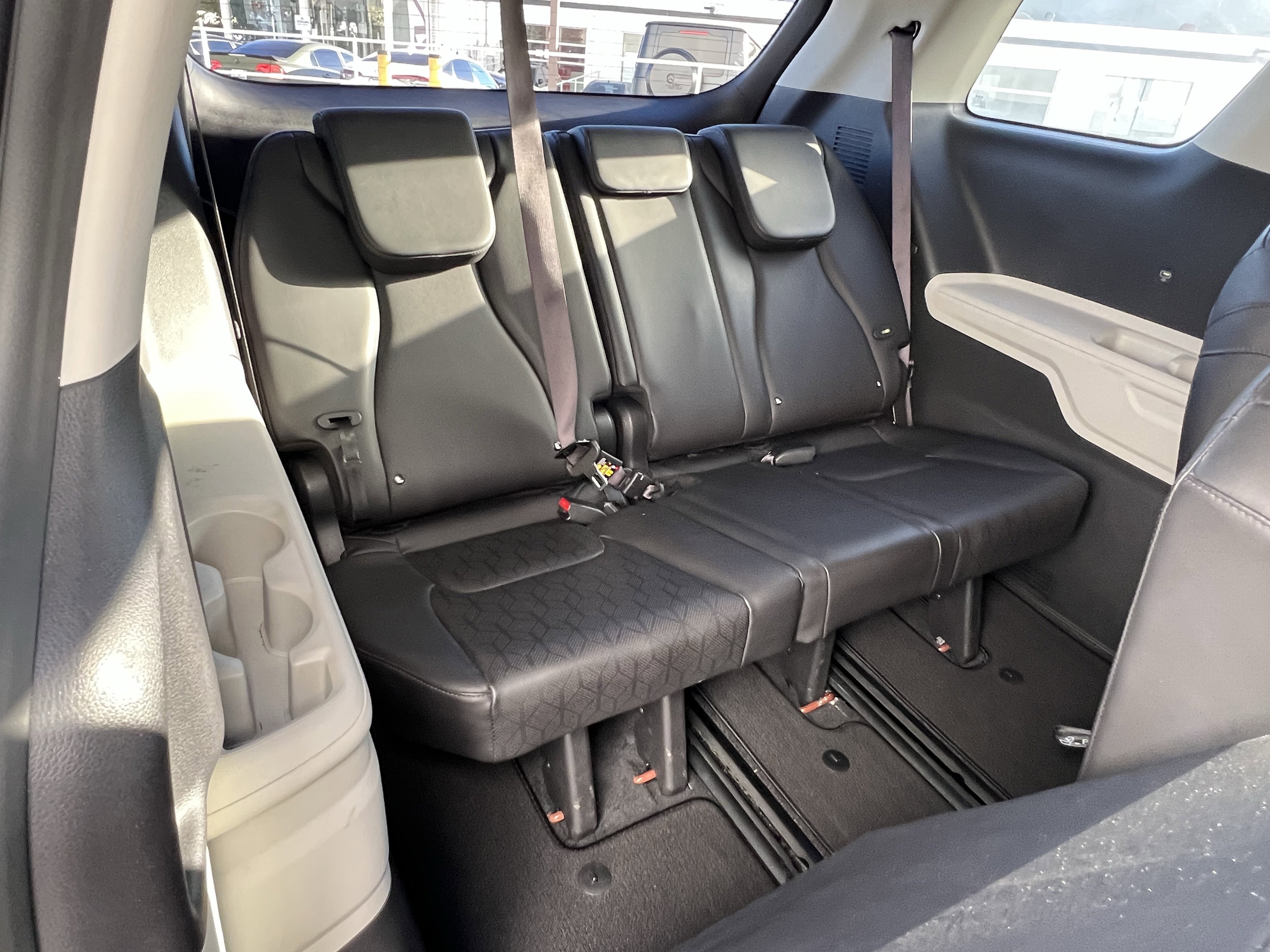 Used 2024 Kia Carnival LX image 16