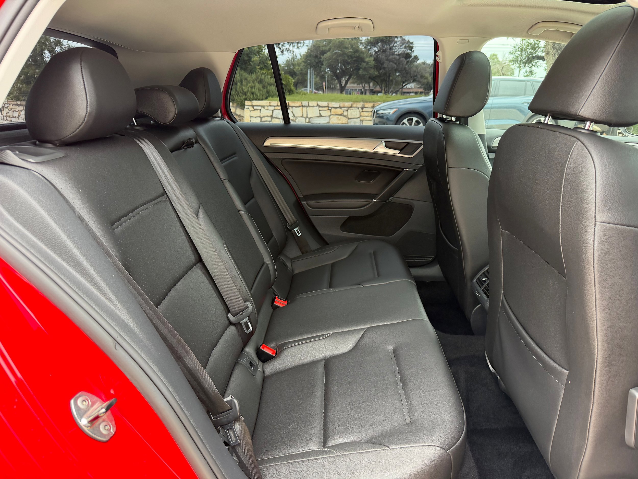 Used 2016 Volkswagen Golf SE w/ Lighting Package FWD image 12