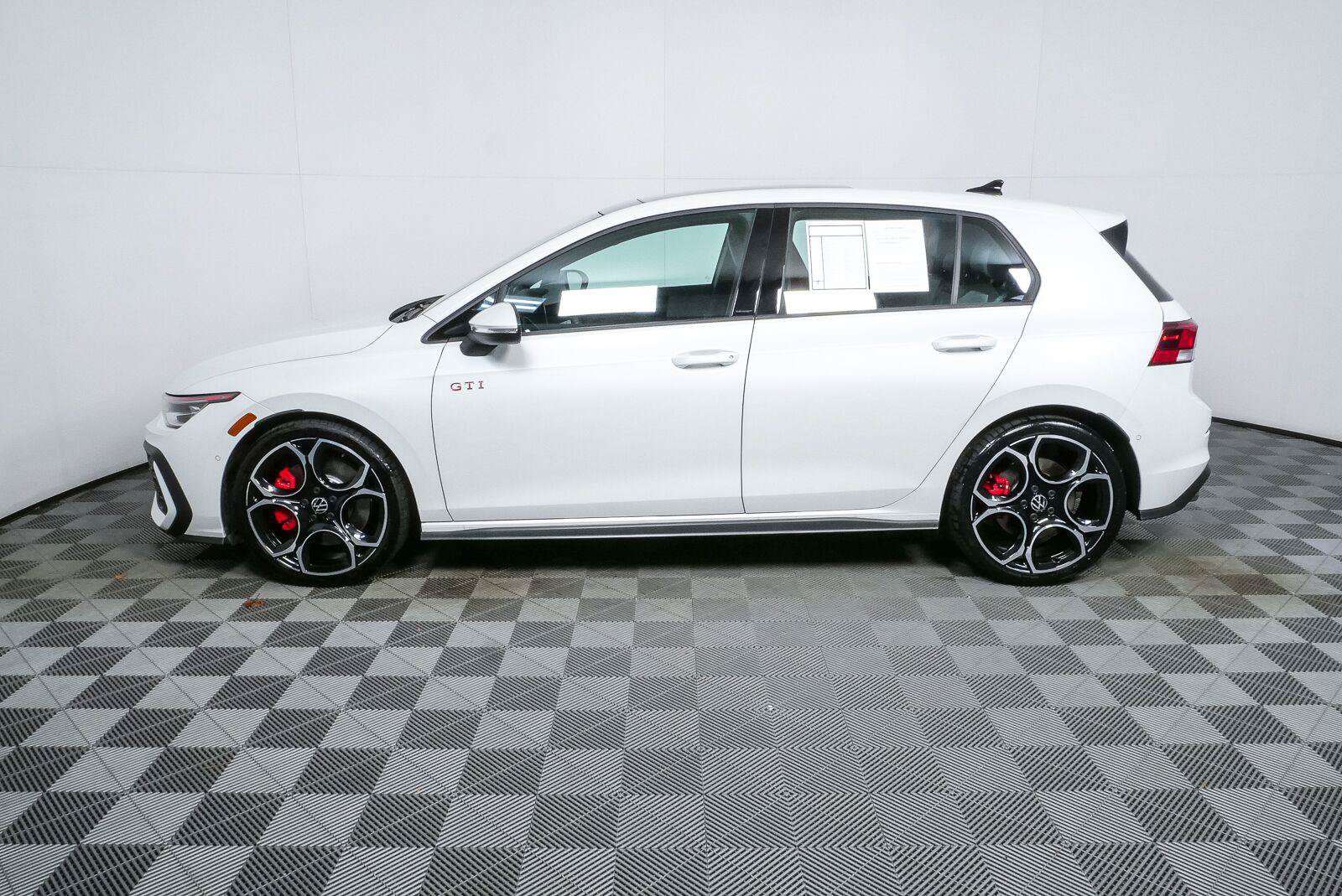 Certified 2025 Volkswagen GTI Autobahn FWD image 33
