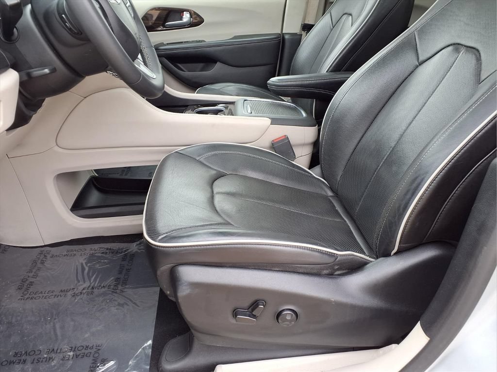 Used 2023 Chrysler Pacifica Limited FWD image 24
